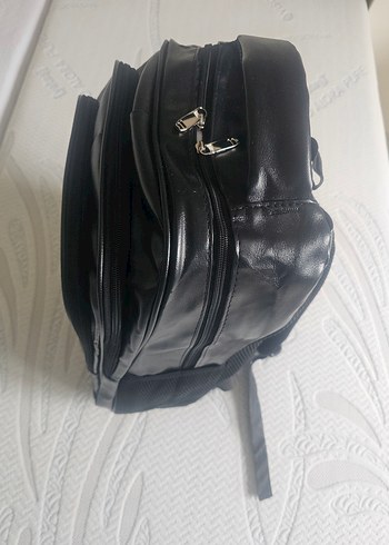 Siyah Deri Spor Sırt Çantası - Görsel 4