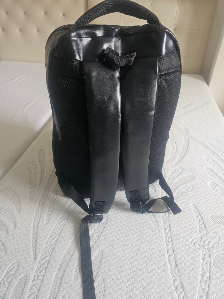 Siyah Deri Spor Sırt Çantası - Görsel 3