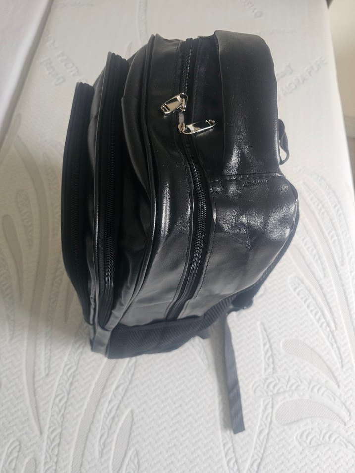 Siyah Deri Spor Sırt Çantası - Görsel 4
