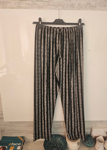 Koton Kadın Zebra Desenli Bol Kesim Pliseli Kumaş Pantolon