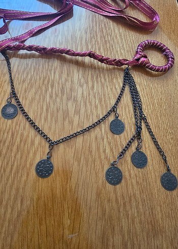 Bordo İşlemeli Zincir Detaylı Kadın El Zinciri - Görsel 5