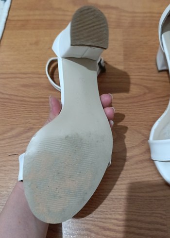 37 Beden Beyaz Tokalı İnce Topuklu Kadın Abiye Ayakkabı
