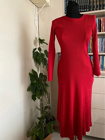 Kırmızı triko elbisesi