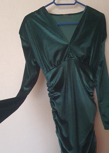 Uzun Kollu Yeşil Kadife Abiye Elbise - Görsel 2