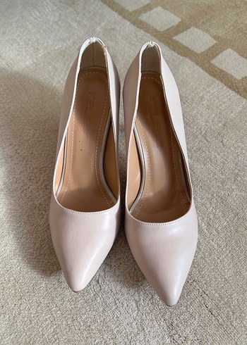 Bej Deri Stiletto Topuklu Kadın Ayakkabı