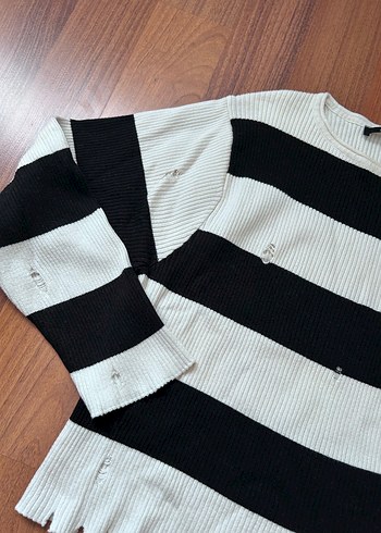 Uzun Kollu Siyah Beyaz Çizgili Örgü Kazak - Görsel 5