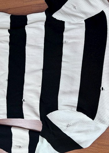 Uzun Kollu Siyah Beyaz Çizgili Örgü Kazak - Görsel 2