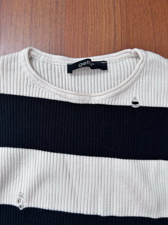 Uzun Kollu Siyah Beyaz Çizgili Örgü Kazak - Görsel 4