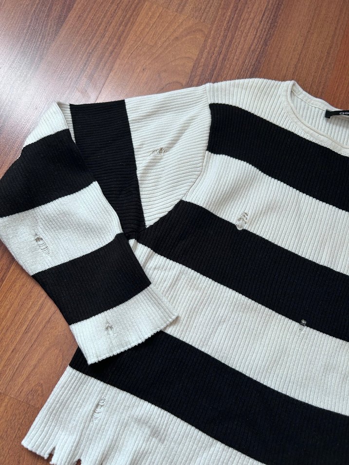 Uzun Kollu Siyah Beyaz Çizgili Örgü Kazak - Görsel 5