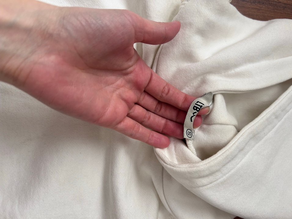 Zincir Detaylı Beyaz Kadın Sweatshirt - Görsel 3