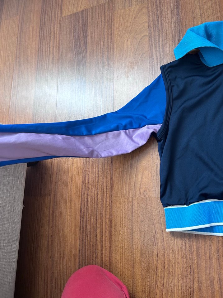 Mavi Yüksek Yakalı Uzun Kollu Spor Üst - Görsel 4