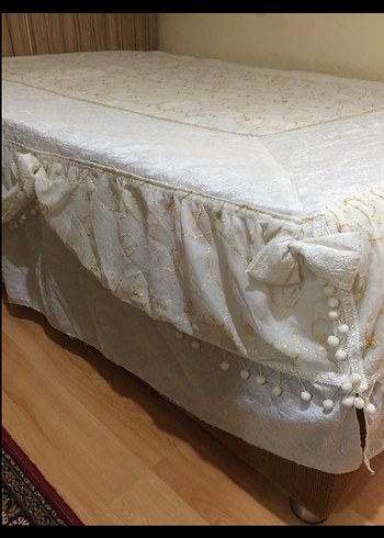 İşlemeli Beyaz Yatak Örtüsü - Görsel 3