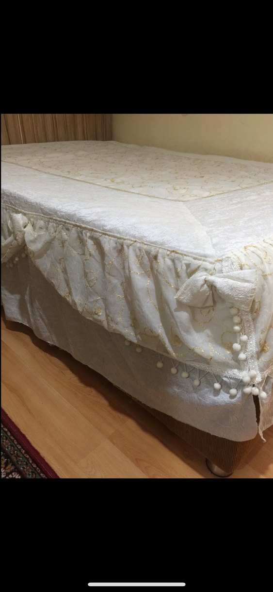 İşlemeli Beyaz Yatak Örtüsü - Görsel 3