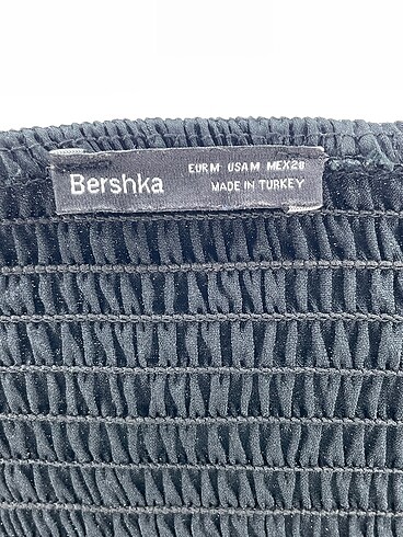 m Beden siyah Renk Bershka Kısa Elbise %70 İndirimli.