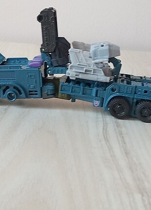  Robota dönüşen Araba