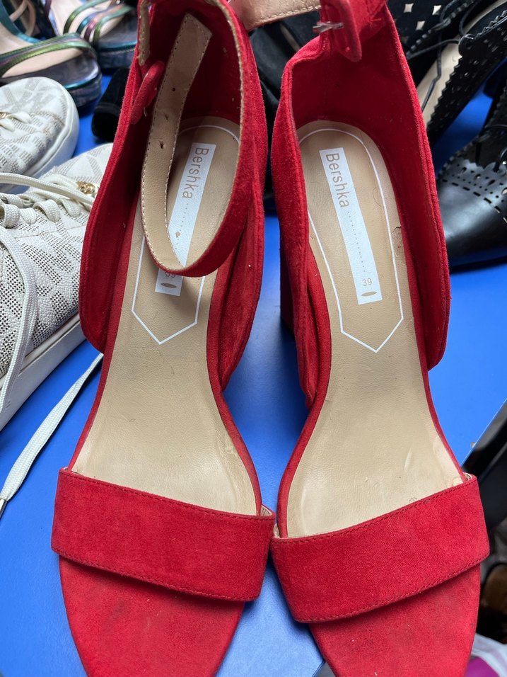 Kadın Kırmızı Süet Tokalı Topuklu Ayakkabı - Görsel 2
