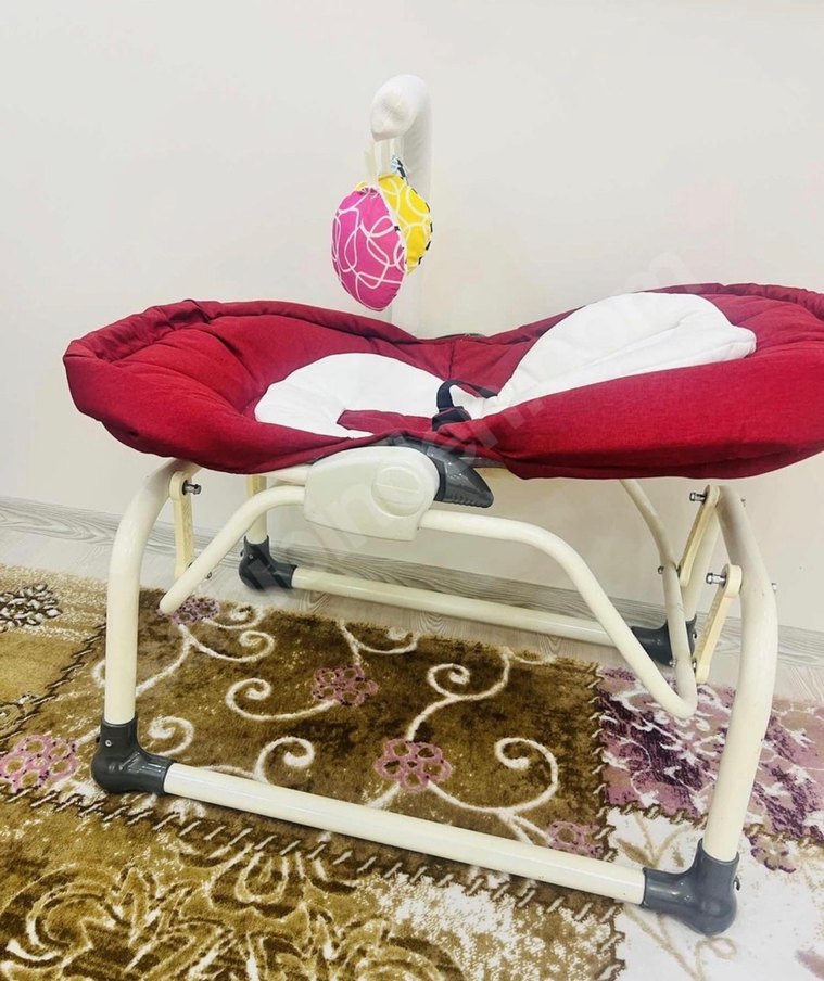 Renkli Kırmızı Bebek Beşiği - Görsel 2