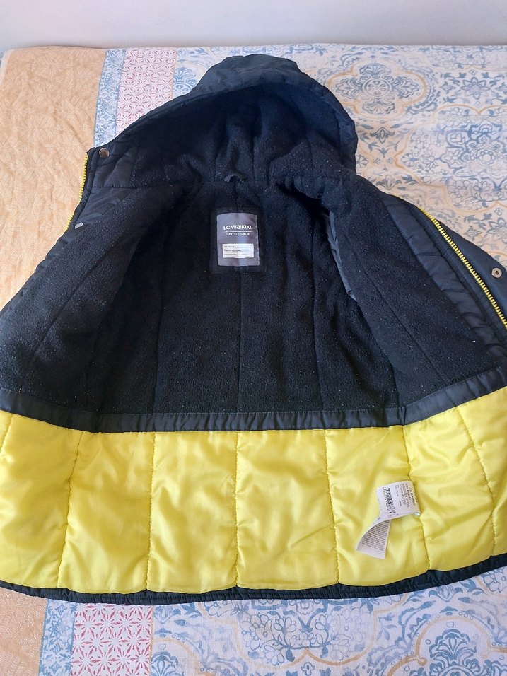 Kapüşonlu Siyah Erkek Çocuk Mont - Görsel 2