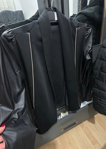 Bershka Kürk Detaylı Siyah Midi Kadın Kaban