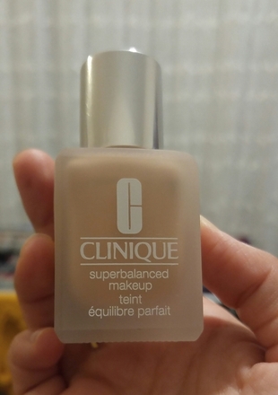 Clinique Superbalanced Makeup 