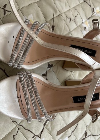 Beyaz Tokalı Kadın Gelinlik Ayakkabısı - Görsel 2