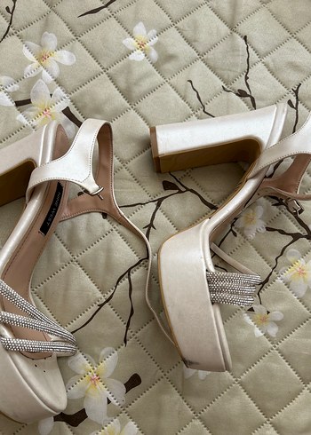 Beyaz Tokalı Kadın Gelinlik Ayakkabısı - Görsel 7