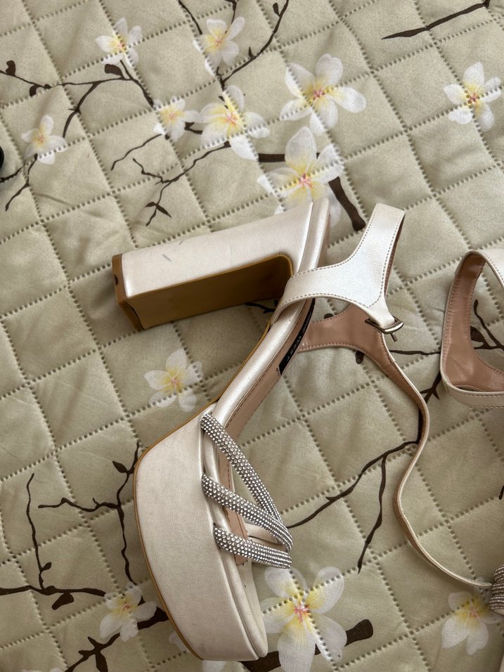 Beyaz Tokalı Kadın Gelinlik Ayakkabısı - Görsel 4