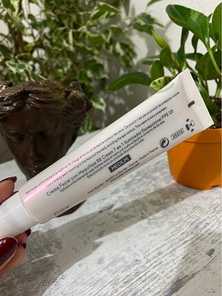 Beden White Botanical - Leke Karşıtı ve Aydınlatıcı 30 SPF BB Krem