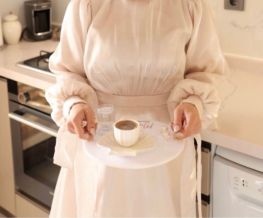 Uzun Beyaz Drape Detaylı Tesettür Abiye - Görsel 4