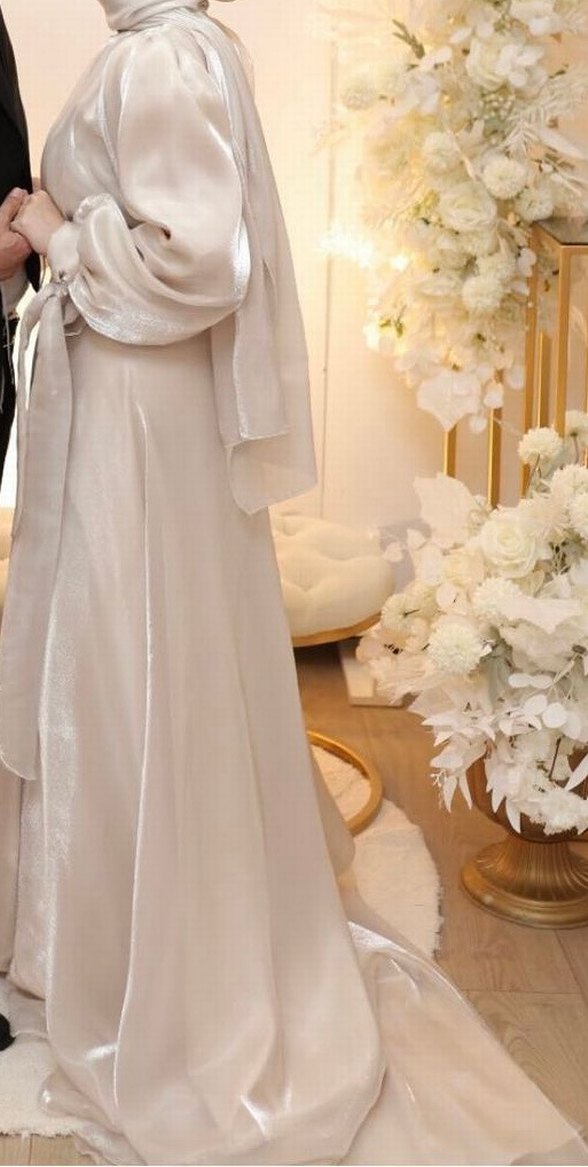 Uzun Beyaz Drape Detaylı Tesettür Abiye - Görsel 2