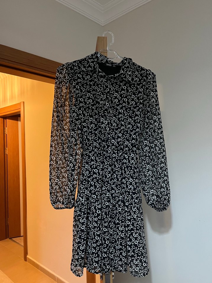 Düğmeli Siyah Midi Uzun Kollu tül elbise - Görsel 4