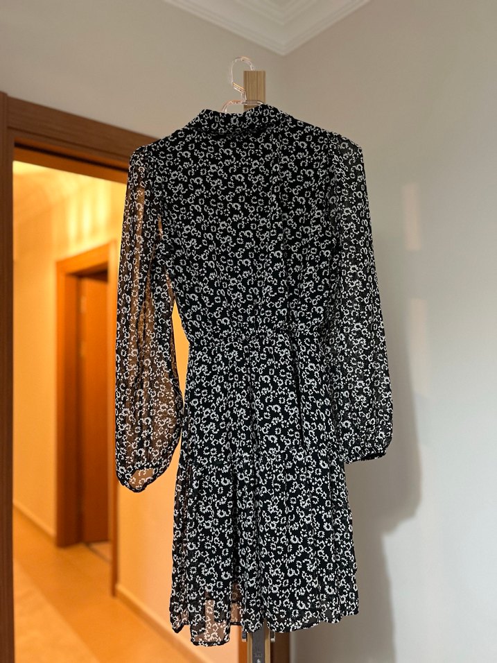 Düğmeli Siyah Midi Uzun Kollu tül elbise - Görsel 5