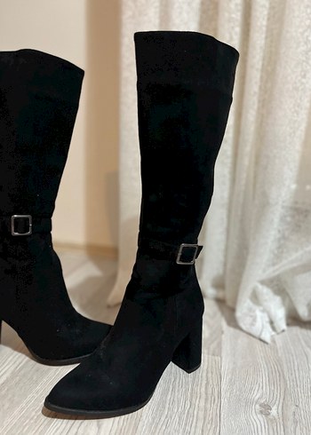 Siyah Süet Tokalı Kadın Diz Boyu Bot - Görsel 2