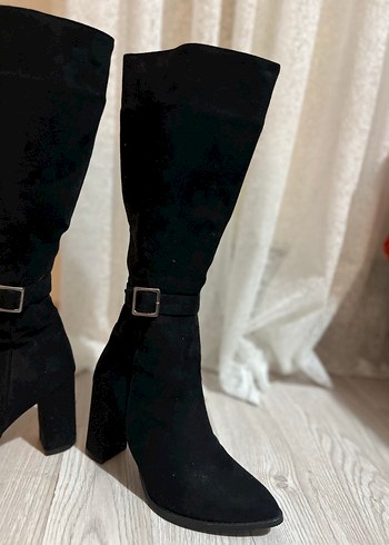 Siyah Süet Tokalı Kadın Diz Boyu Bot - Görsel 9
