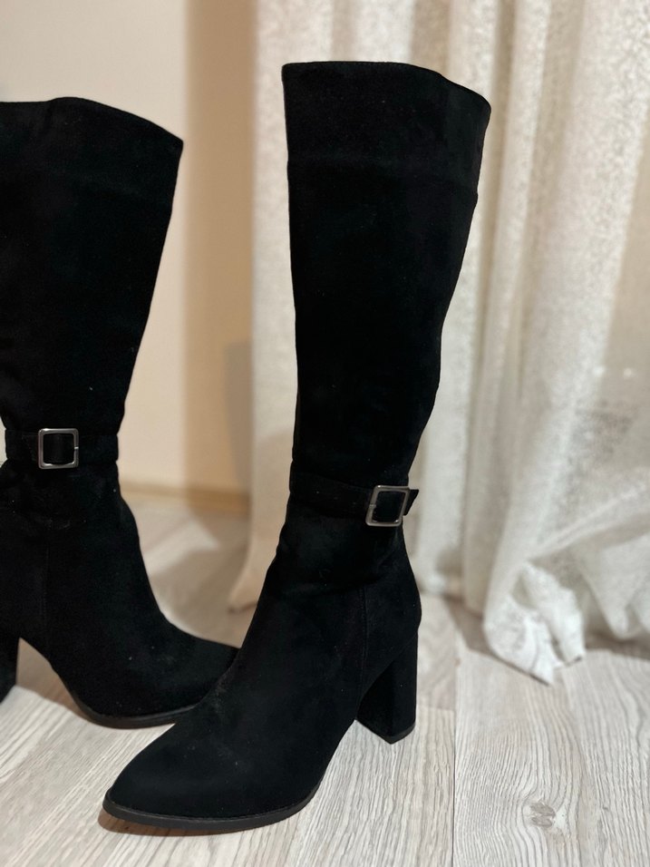 Siyah Süet Tokalı Kadın Diz Boyu Bot - Görsel 2