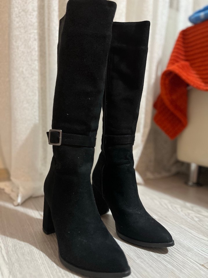 Siyah Süet Tokalı Kadın Diz Boyu Bot - Görsel 3