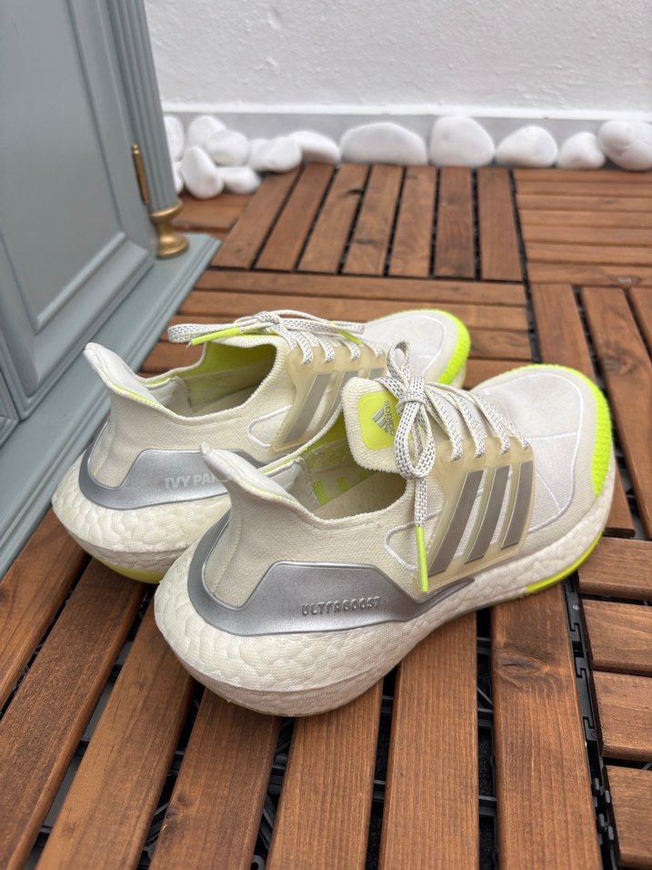 Adidas Ultraboost Koşu Ayakkabısı - Görsel 2