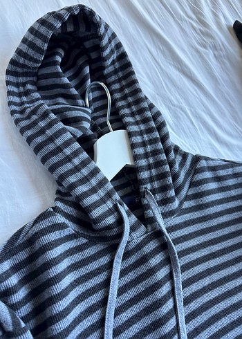 Gri Çizgili Kapüşonlu Kadın Sweatshirt - Görsel 8