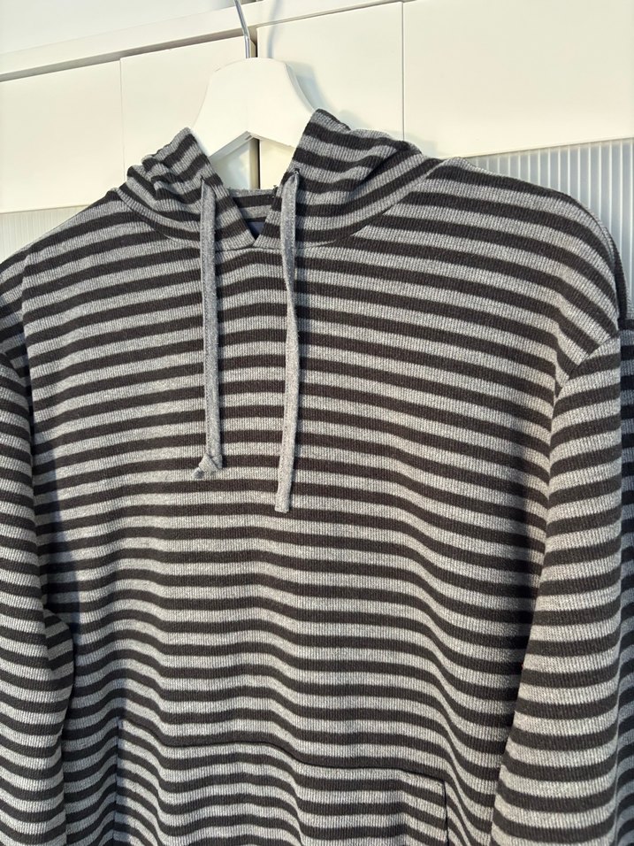 Gri Çizgili Kapüşonlu Kadın Sweatshirt - Görsel 3