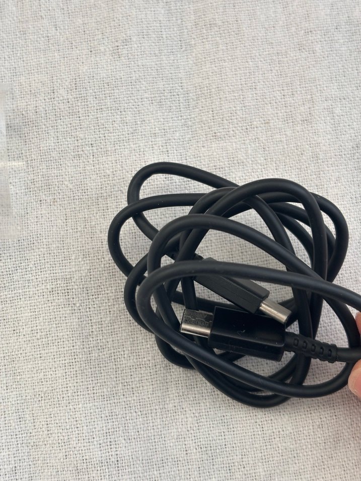 Siyah Telefon Şarj Kablosu - Görsel 3