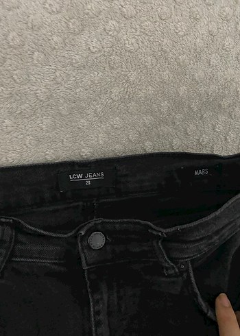 Siyah Yırtmaçlı Kadın Kot Pantolon - Görsel 3