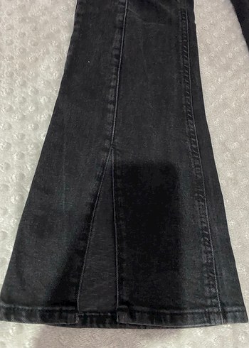 Siyah Yırtmaçlı Kadın Kot Pantolon - Görsel 4