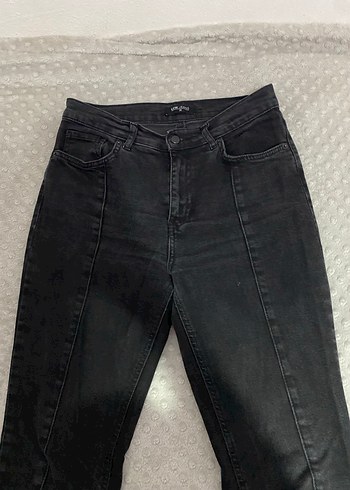 Siyah Yırtmaçlı Kadın Kot Pantolon - Görsel 2