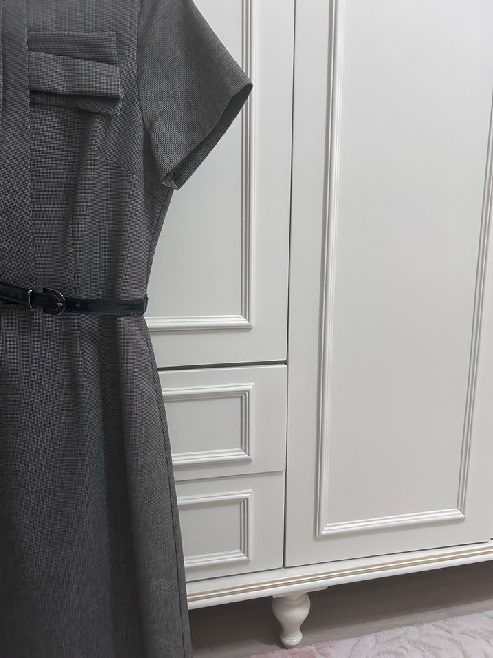 Kemer Detaylı Gri Midi Ofis Elbisesi - Görsel 2