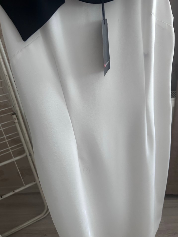 Siyah Yaka Detaylı Beyaz Midi Elbise - Görsel 4