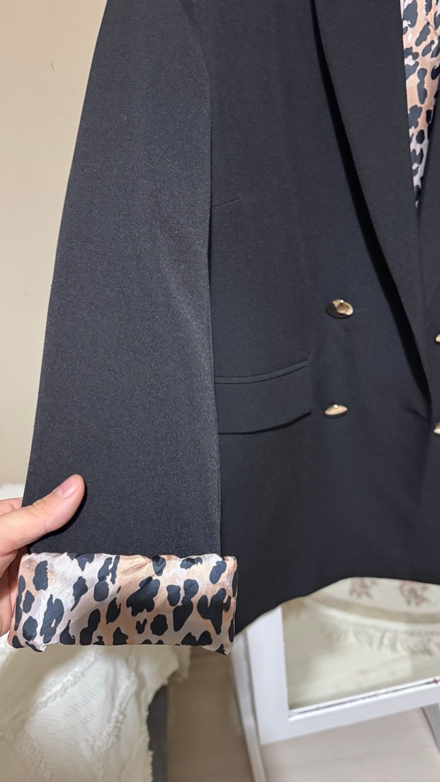 Düğmeli Siyah Yılan Desenli Kadın Blazer - Görsel 4