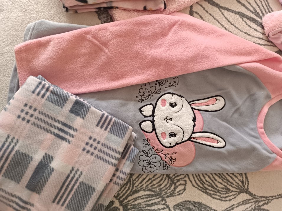 Baskılı Gri ve Pembe polar pijama takımı - Görsel 2