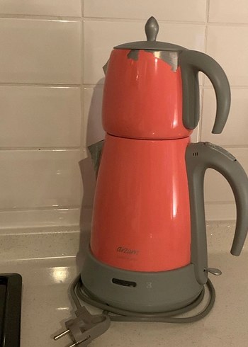 Pembe ve Gri Çay Makinesi