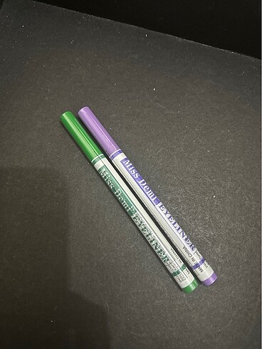 Renkli eyeliner