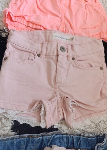 4 Yaş Beden Düğmeli Pembe Denim Kız Şort